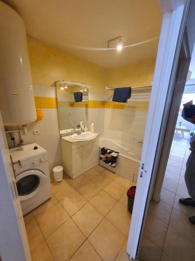 Sainte Maxime Grand Studio Climatise Proche Du Bord De Mer Сент-Максім Екстер'єр фото